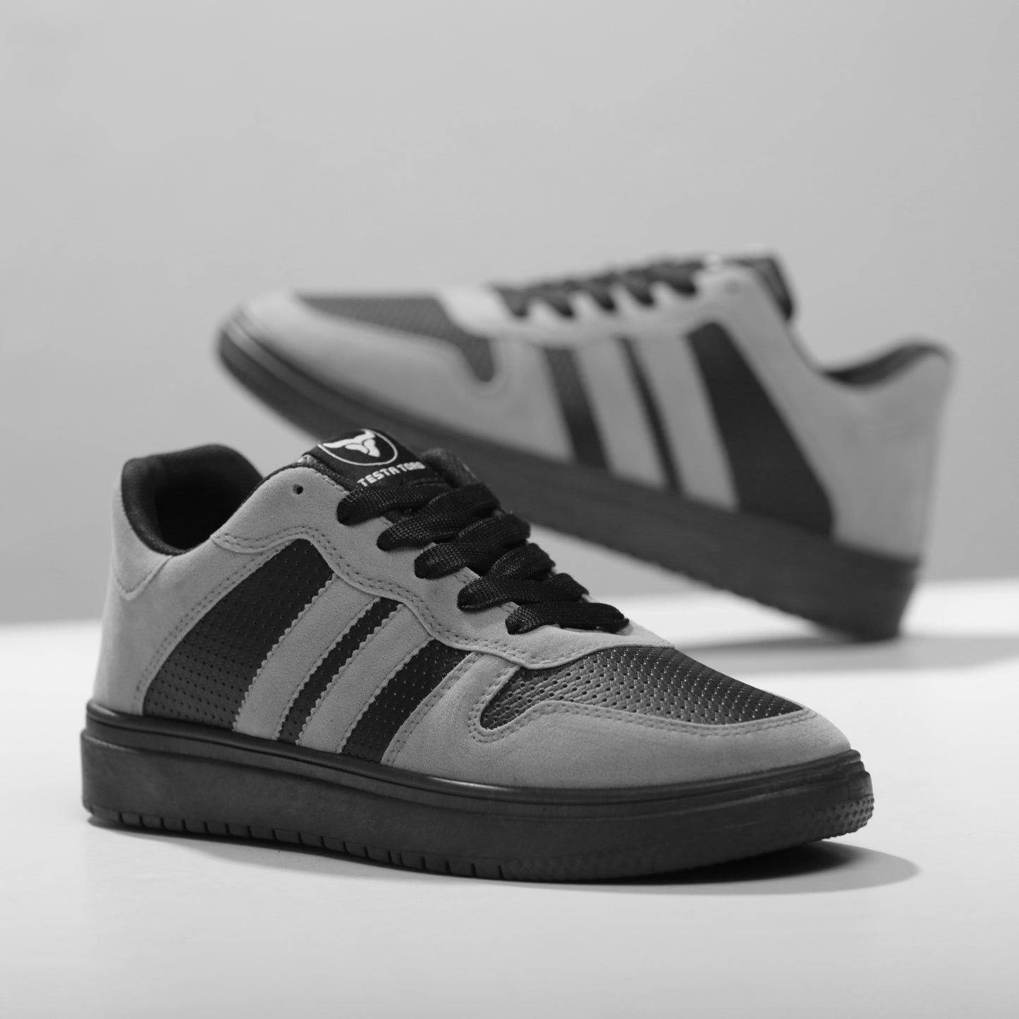 حذاء من الفئة الفاخرة بأساس من جلد الفورميلا مطعم بجلود مدبوغة الوجهين دبل فيس من تيستا تورو x13