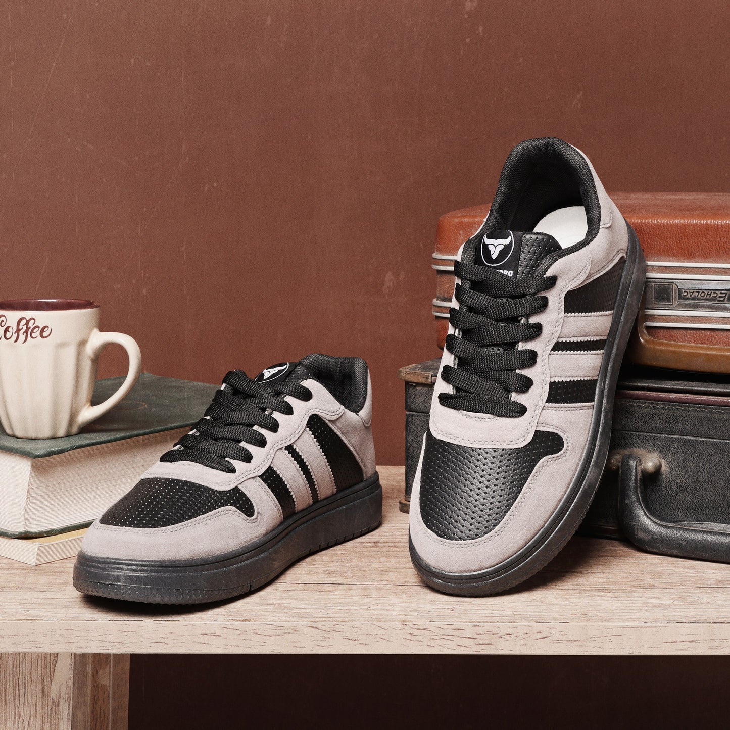 حذاء من الفئة الفاخرة بأساس من جلد الفورميلا مطعم بجلود مدبوغة الوجهين دبل فيس من تيستا تورو x13