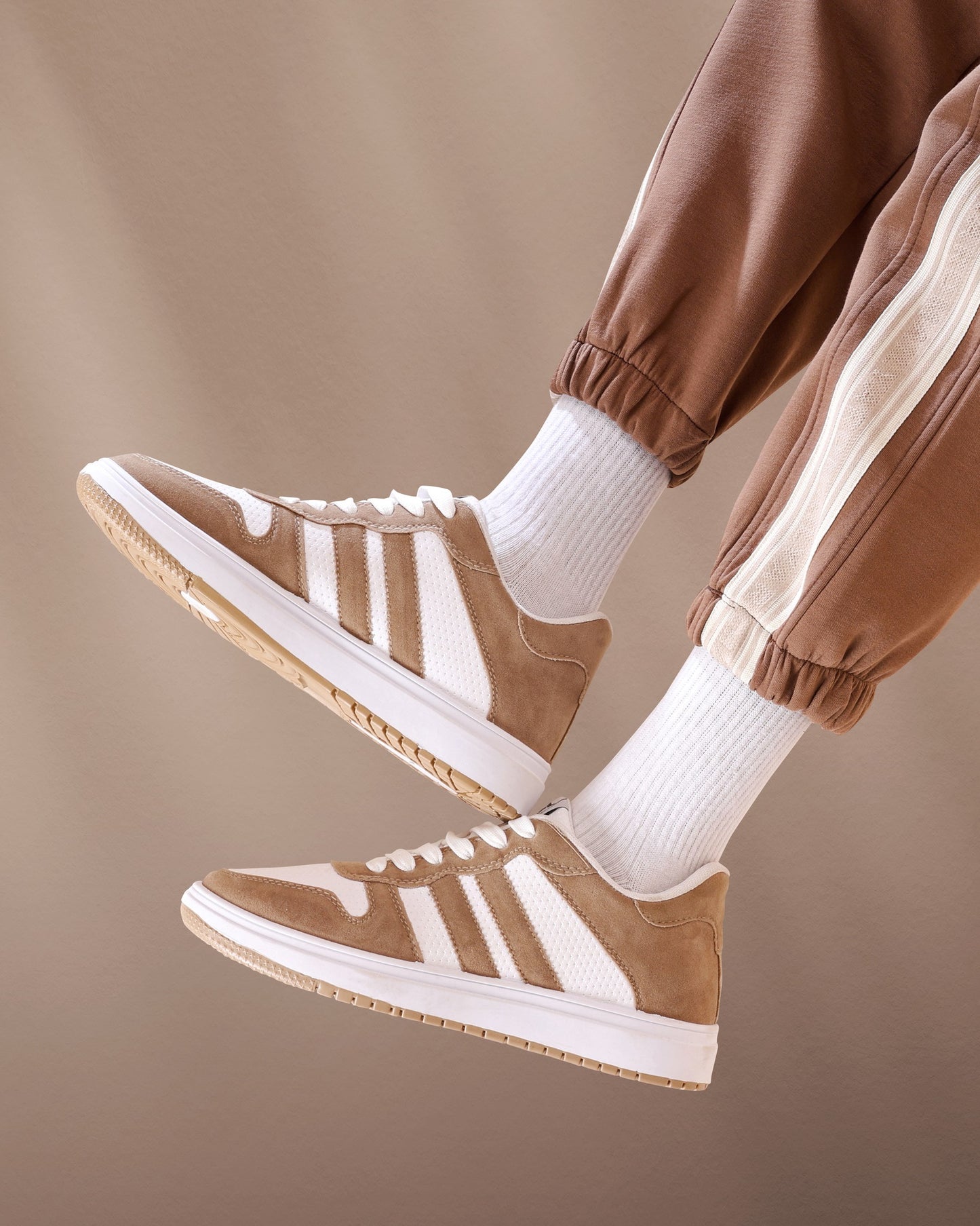 حذاء من الفئة الفاخرة بأساس من جلد الفورميلا مطعم بجلود مدبوغة الوجهين دبل فيس من تيستا تورو x13