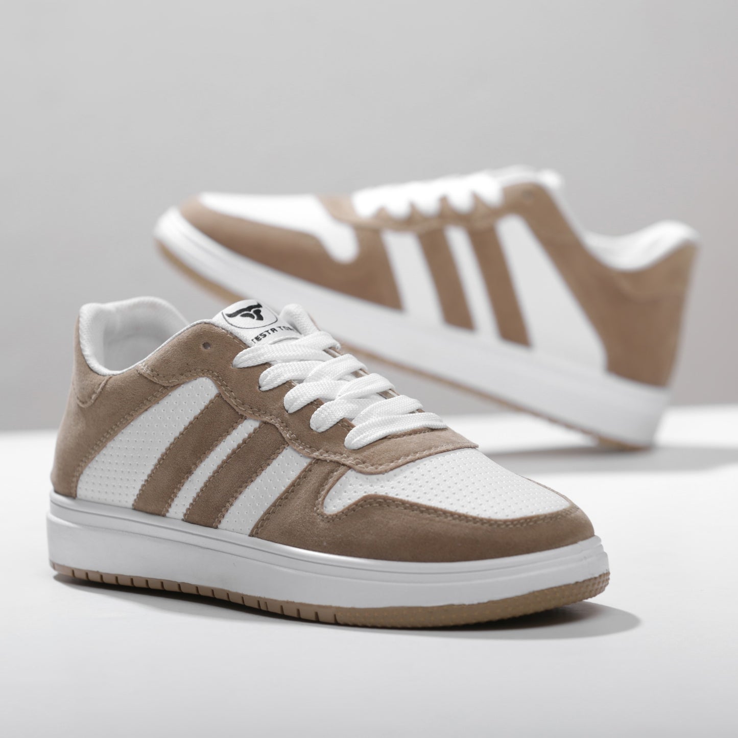 حذاء من الفئة الفاخرة بأساس من جلد الفورميلا مطعم بجلود مدبوغة الوجهين دبل فيس من تيستا تورو x13