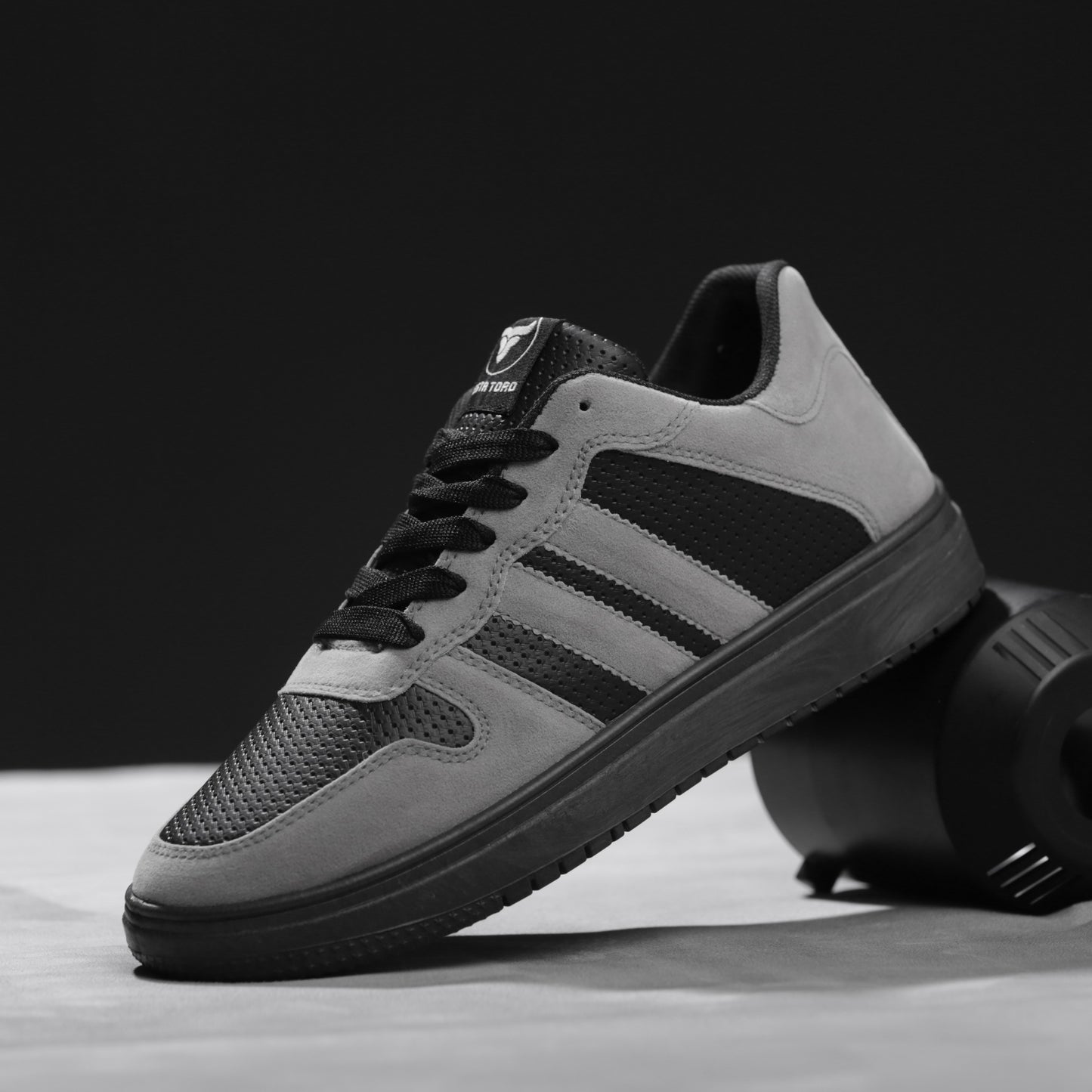 حذاء من الفئة الفاخرة بأساس من جلد الفورميلا مطعم بجلود مدبوغة الوجهين دبل فيس من تيستا تورو x13