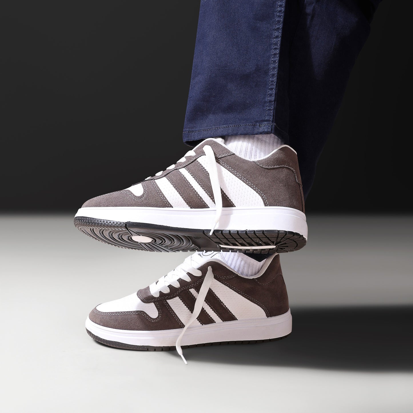 حذاء من الفئة الفاخرة بأساس من جلد الفورميلا مطعم بجلود مدبوغة الوجهين دبل فيس من تيستا تورو x13