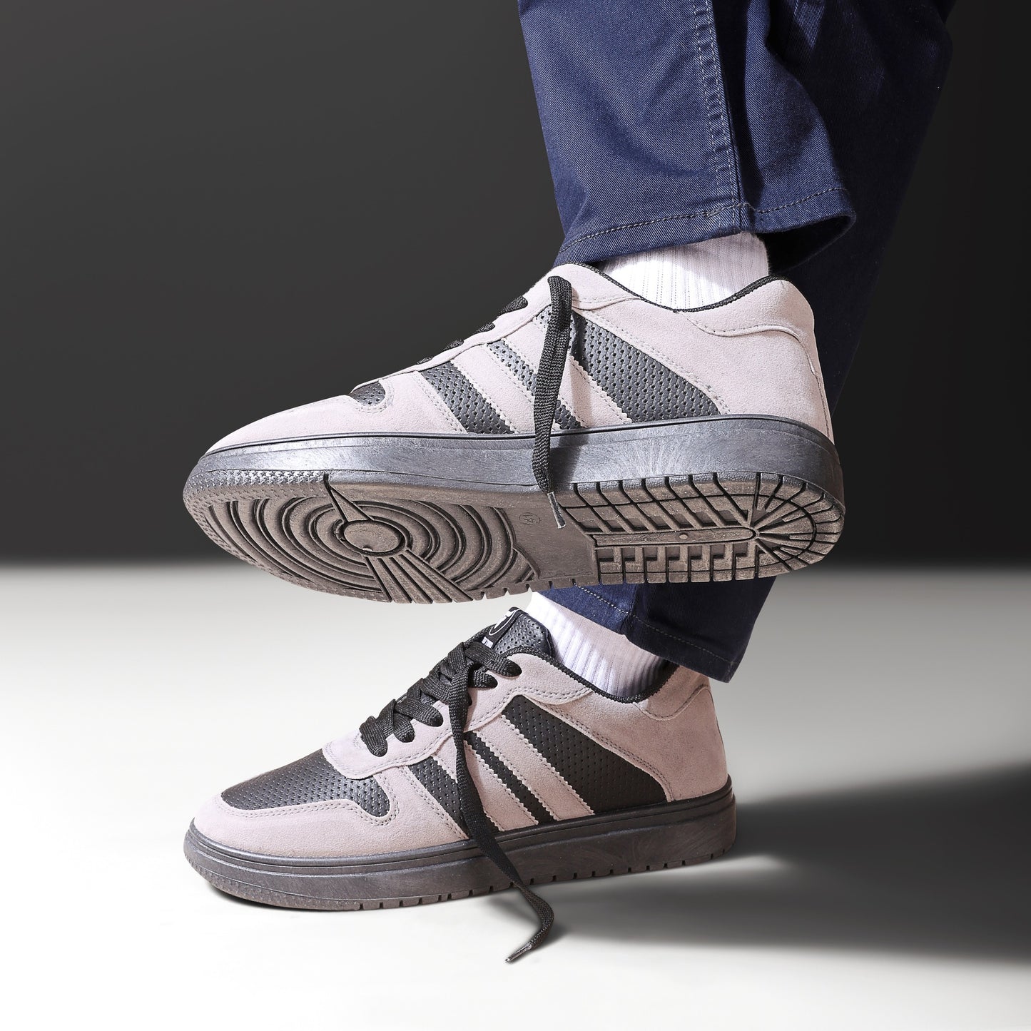 حذاء من الفئة الفاخرة بأساس من جلد الفورميلا مطعم بجلود مدبوغة الوجهين دبل فيس من تيستا تورو x13