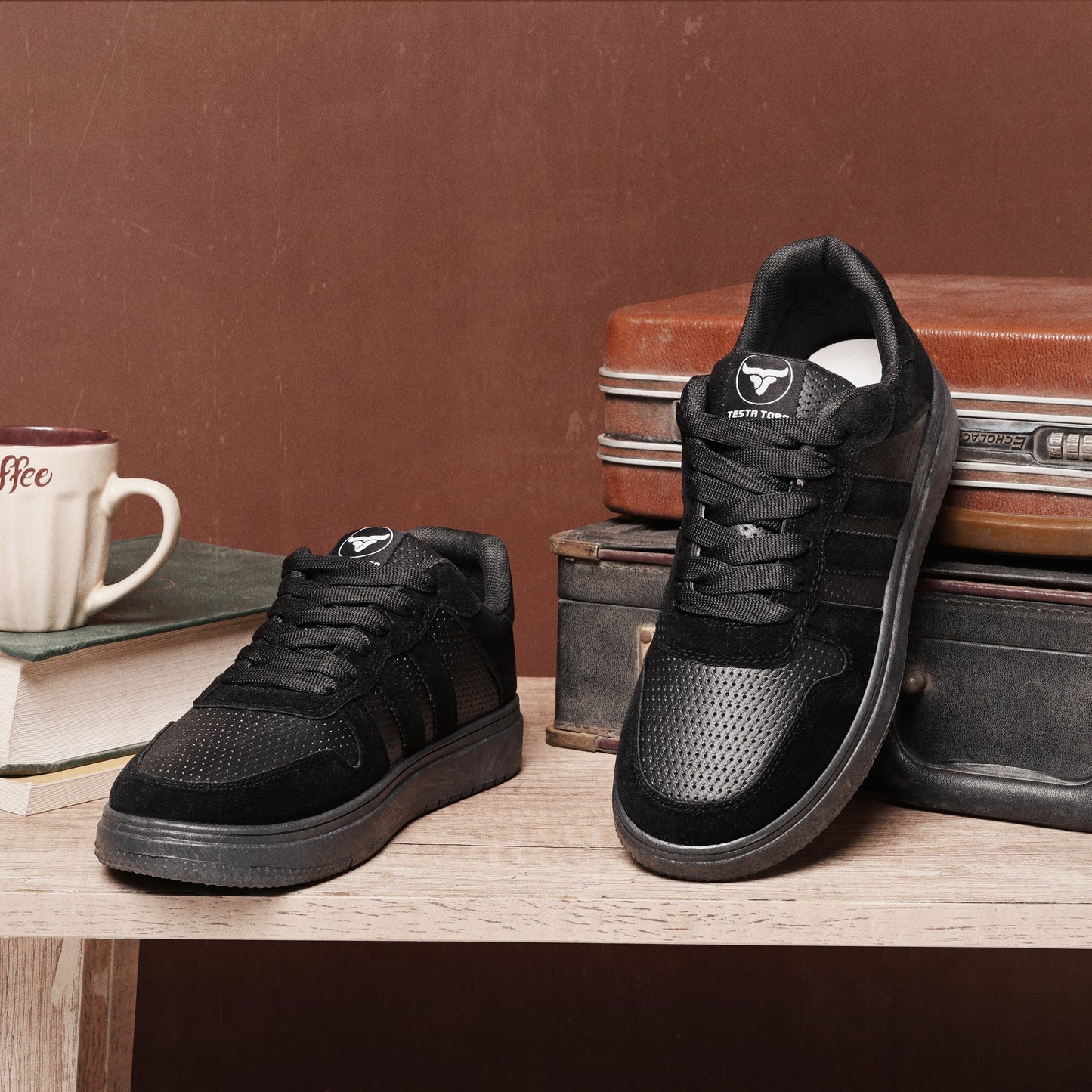 حذاء من الفئة الفاخرة بأساس من جلد الفورميلا مطعم بجلود مدبوغة الوجهين دبل فيس من تيستا تورو x13