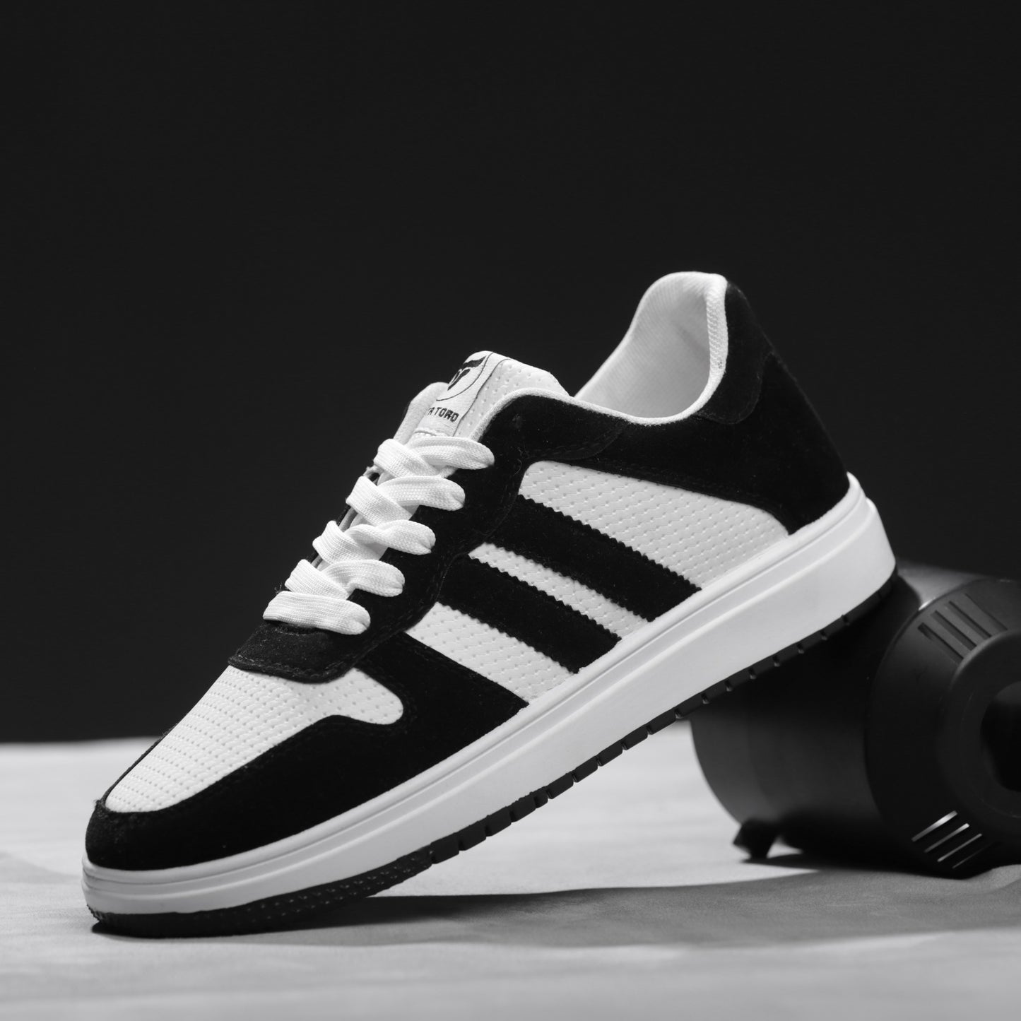 حذاء من الفئة الفاخرة بأساس من جلد الفورميلا مطعم بجلود مدبوغة الوجهين دبل فيس من تيستا تورو x13