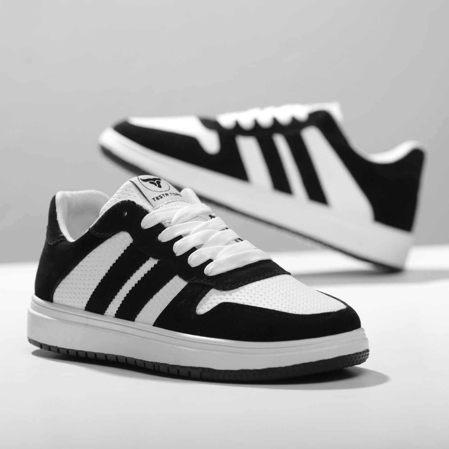 حذاء من الفئة الفاخرة بأساس من جلد الفورميلا مطعم بجلود مدبوغة الوجهين دبل فيس من تيستا تورو x13