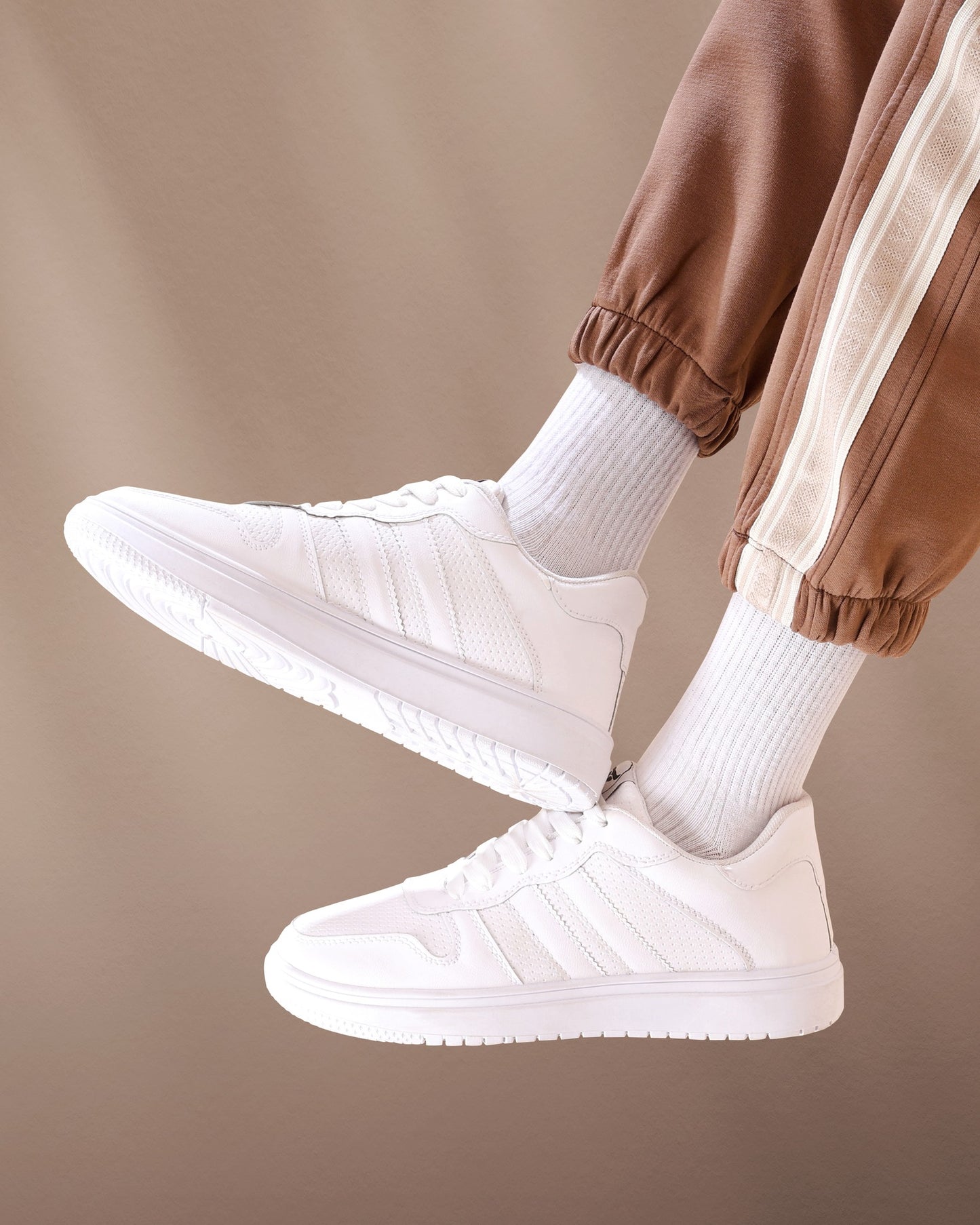 حذاء من الفئة الفاخرة بأساس من جلد الفورميلا مطعم بجلود مدبوغة الوجهين دبل فيس من تيستا تورو x13