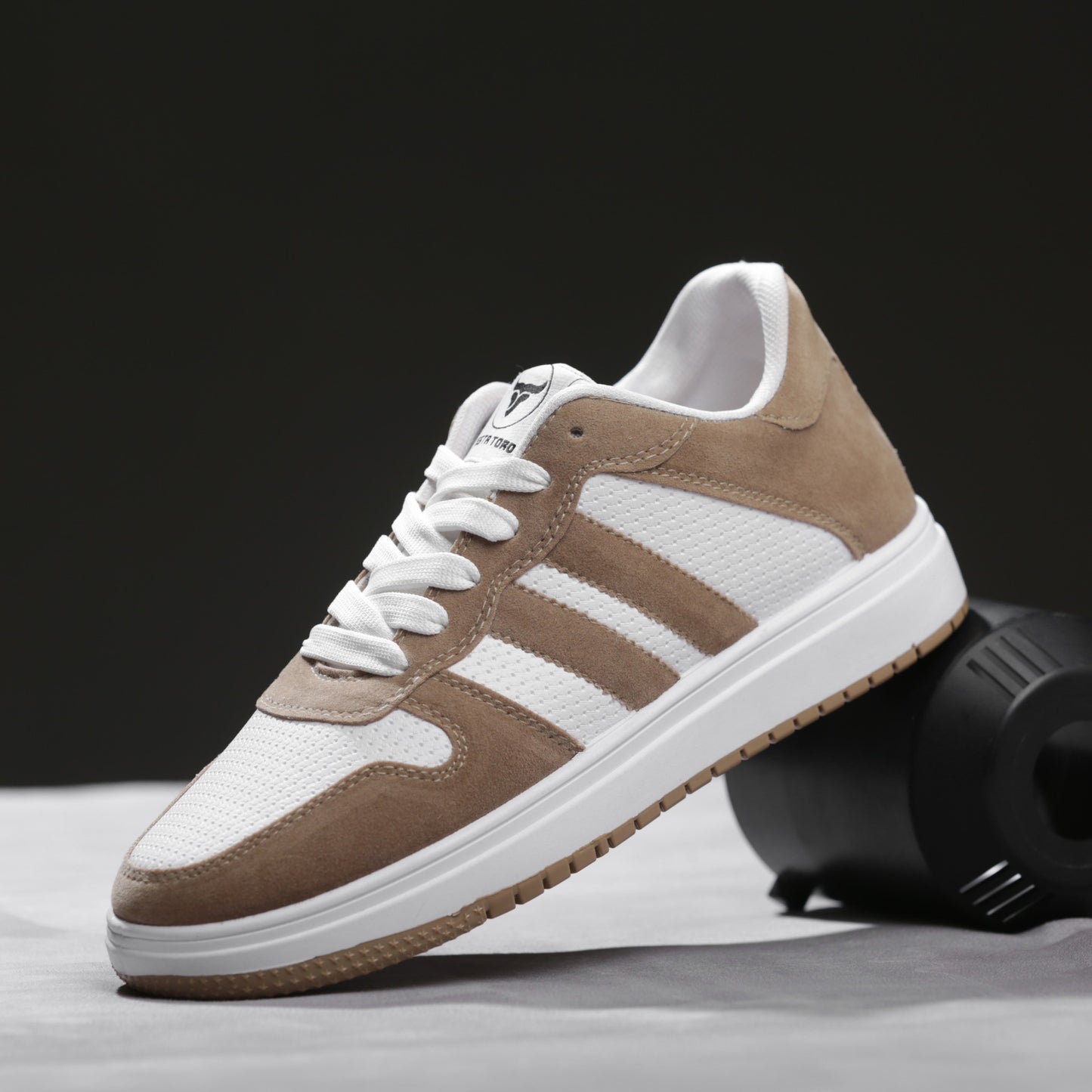 حذاء من الفئة الفاخرة بأساس من جلد الفورميلا مطعم بجلود مدبوغة الوجهين دبل فيس من تيستا تورو x13