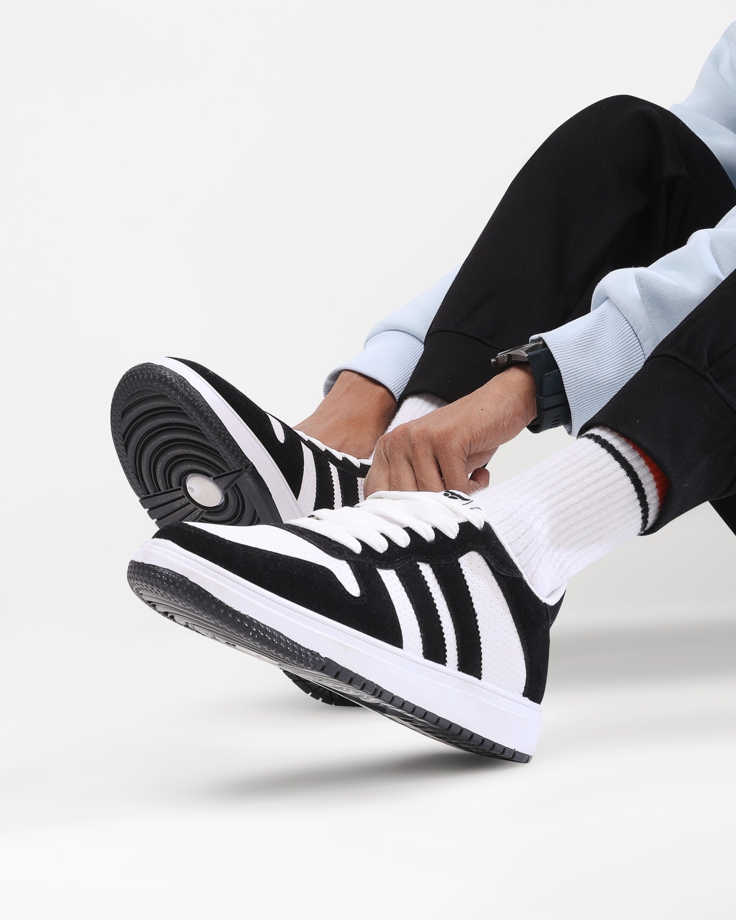 حذاء من الفئة الفاخرة بأساس من جلد الفورميلا مطعم بجلود مدبوغة الوجهين دبل فيس من تيستا تورو x13