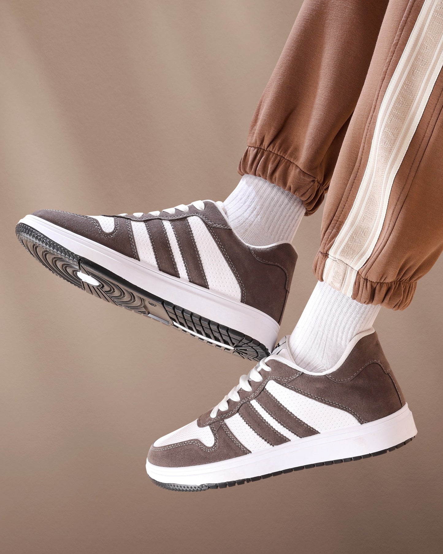 حذاء من الفئة الفاخرة بأساس من جلد الفورميلا مطعم بجلود مدبوغة الوجهين دبل فيس من تيستا تورو x13