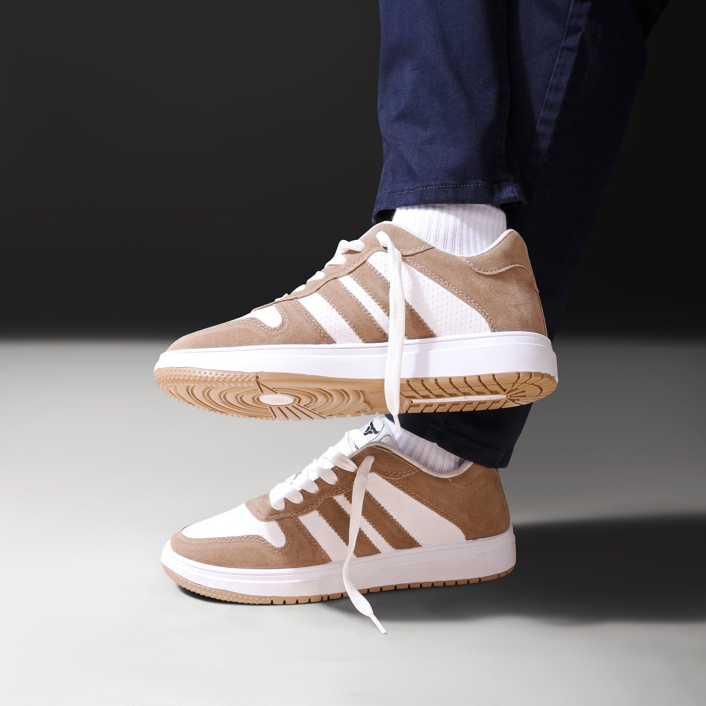 حذاء من الفئة الفاخرة بأساس من جلد الفورميلا مطعم بجلود مدبوغة الوجهين دبل فيس من تيستا تورو x13