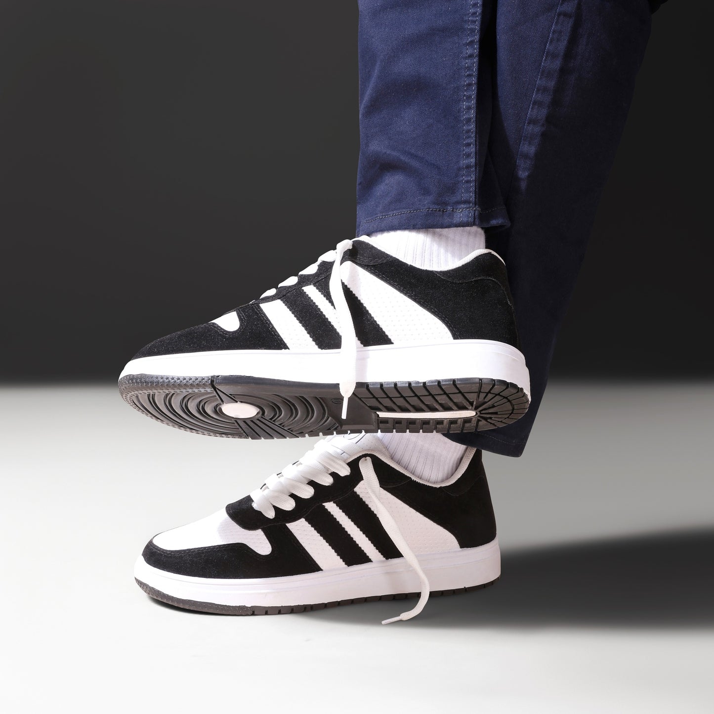 حذاء من الفئة الفاخرة بأساس من جلد الفورميلا مطعم بجلود مدبوغة الوجهين دبل فيس من تيستا تورو x13