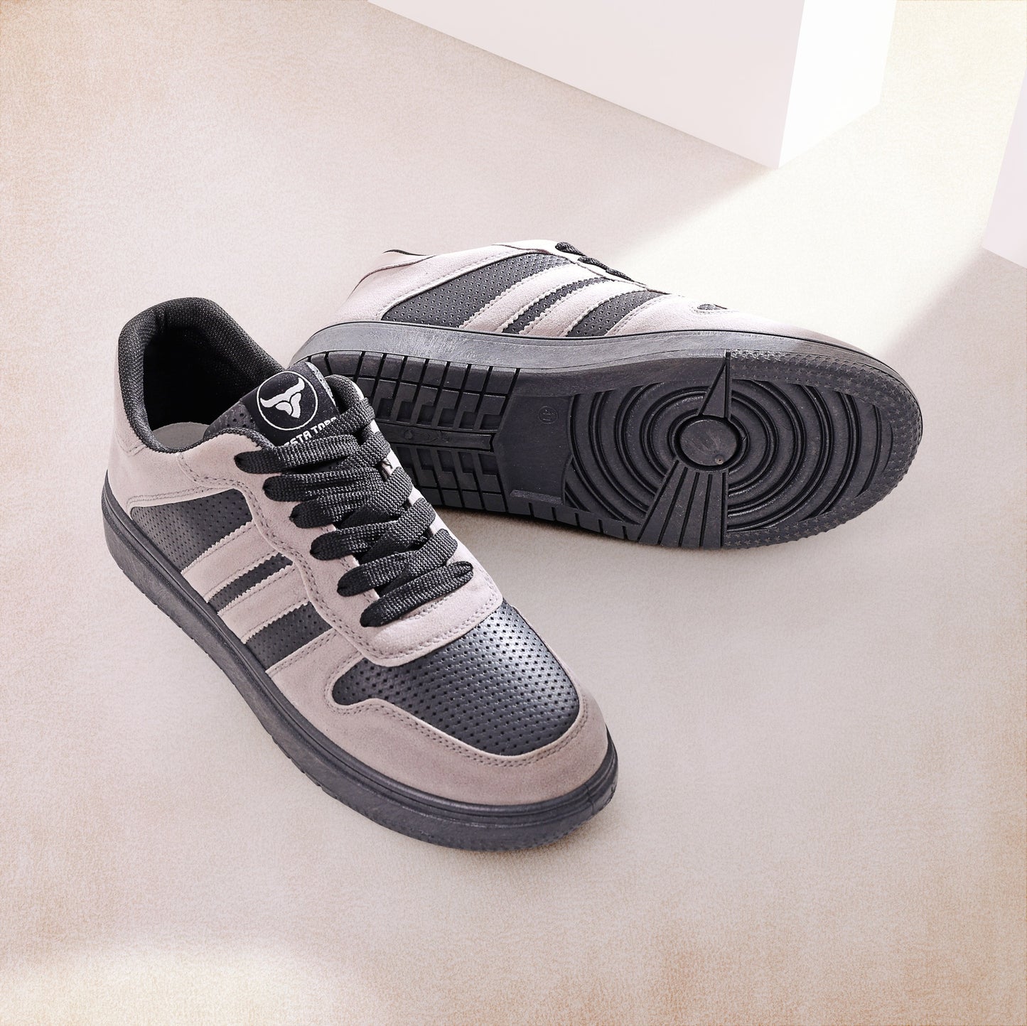 حذاء من الفئة الفاخرة بأساس من جلد الفورميلا مطعم بجلود مدبوغة الوجهين دبل فيس من تيستا تورو x13