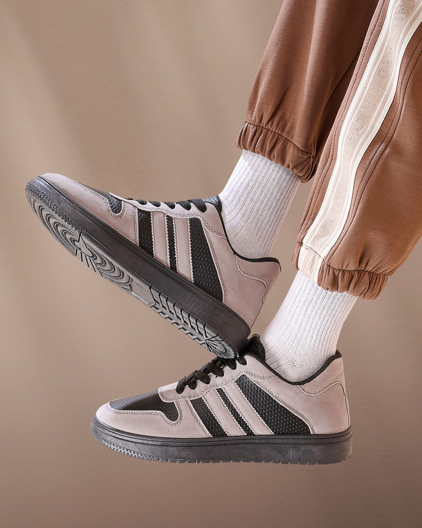 حذاء من الفئة الفاخرة بأساس من جلد الفورميلا مطعم بجلود مدبوغة الوجهين دبل فيس من تيستا تورو x13