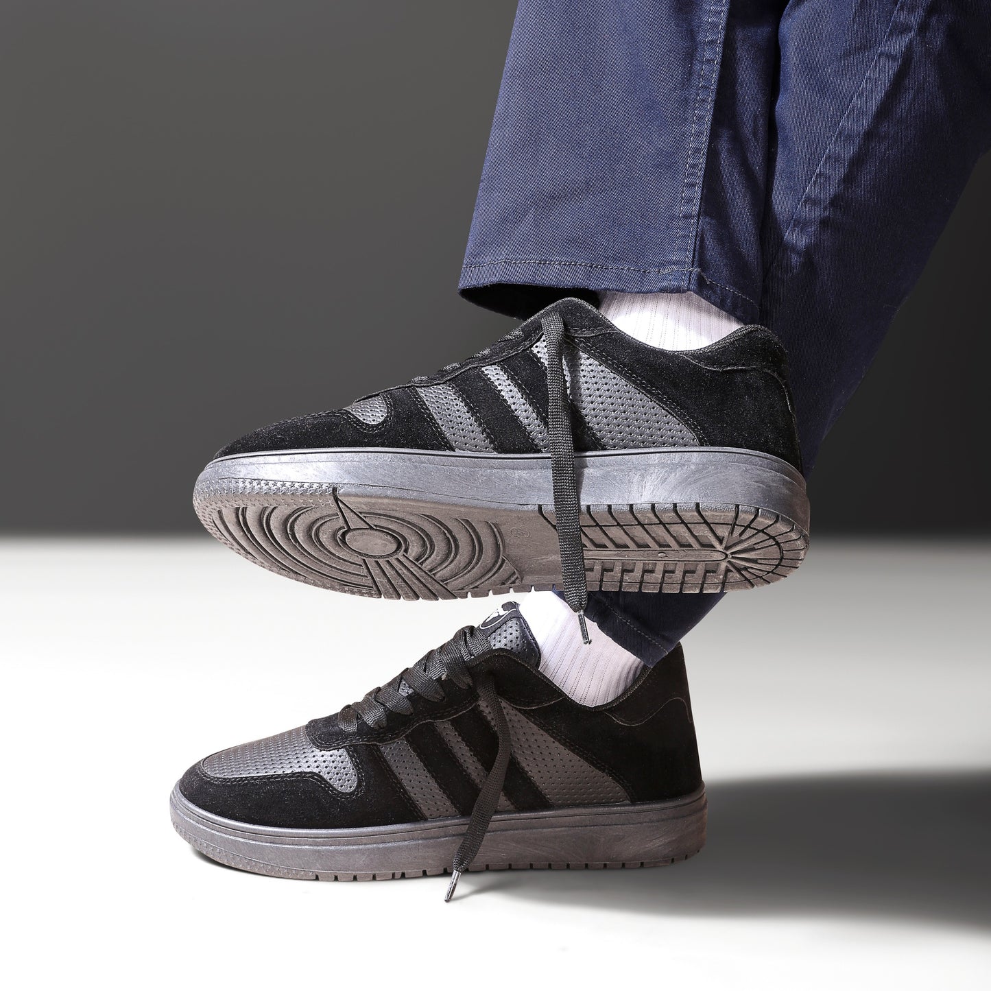 حذاء من الفئة الفاخرة بأساس من جلد الفورميلا مطعم بجلود مدبوغة الوجهين دبل فيس من تيستا تورو x13