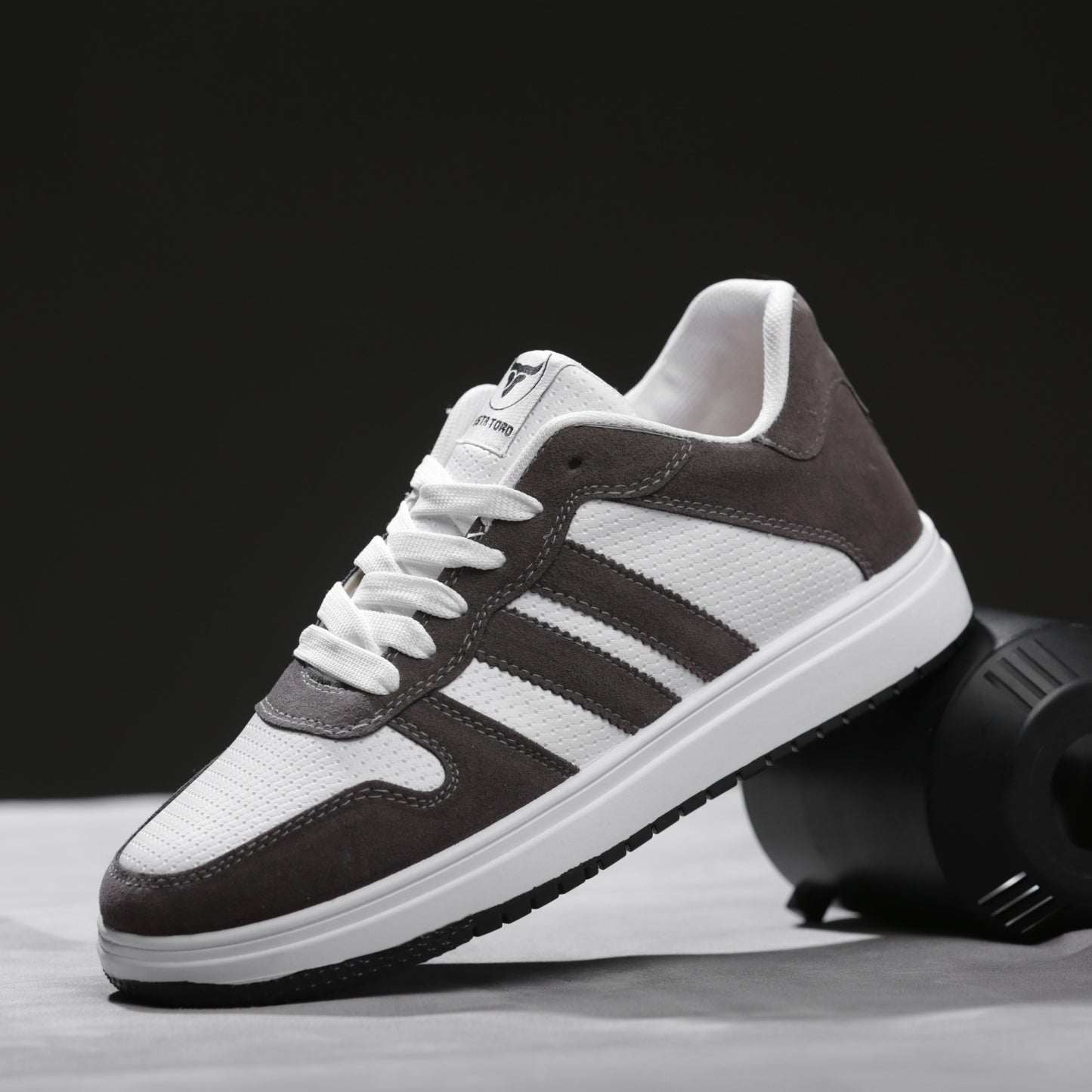 حذاء من الفئة الفاخرة بأساس من جلد الفورميلا مطعم بجلود مدبوغة الوجهين دبل فيس من تيستا تورو x13