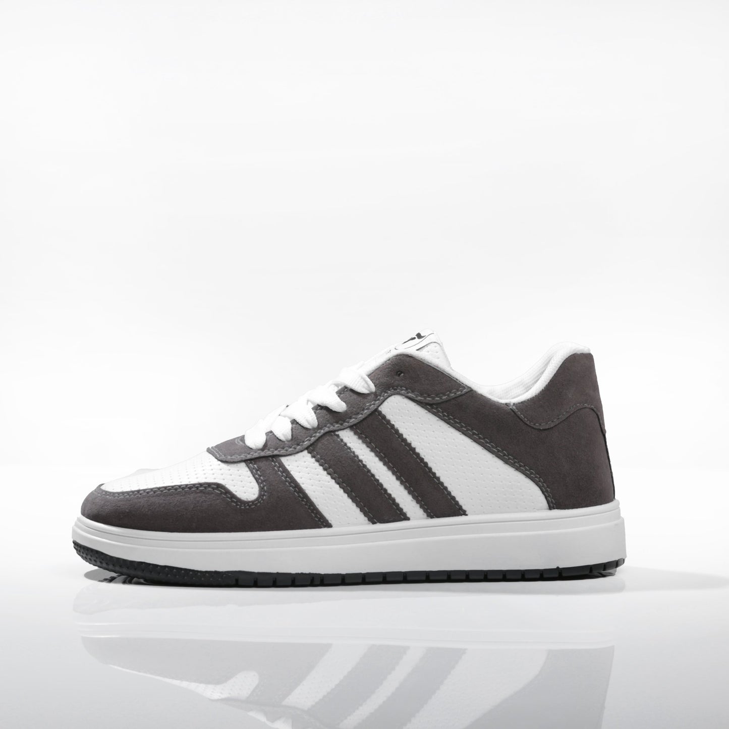 حذاء من الفئة الفاخرة بأساس من جلد الفورميلا مطعم بجلود مدبوغة الوجهين دبل فيس من تيستا تورو x13