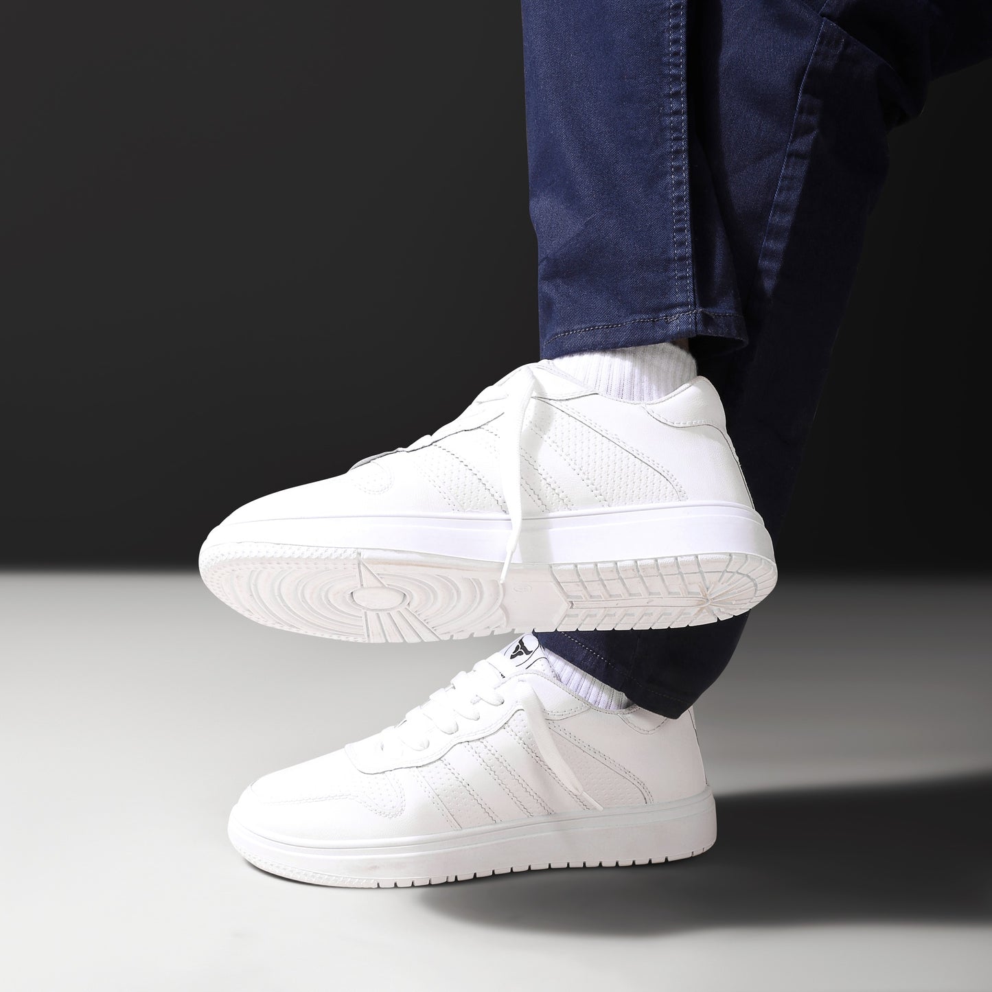 حذاء من الفئة الفاخرة بأساس من جلد الفورميلا مطعم بجلود مدبوغة الوجهين دبل فيس من تيستا تورو x13