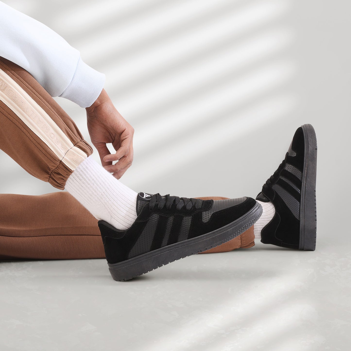 حذاء من الفئة الفاخرة بأساس من جلد الفورميلا مطعم بجلود مدبوغة الوجهين دبل فيس من تيستا تورو x13