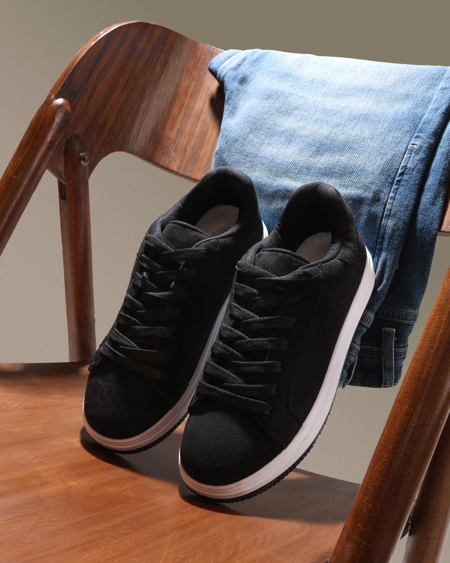 كلاسيك سنيكرز بخامة سويد شمواه الفاخرة سهلة التنظيف M3