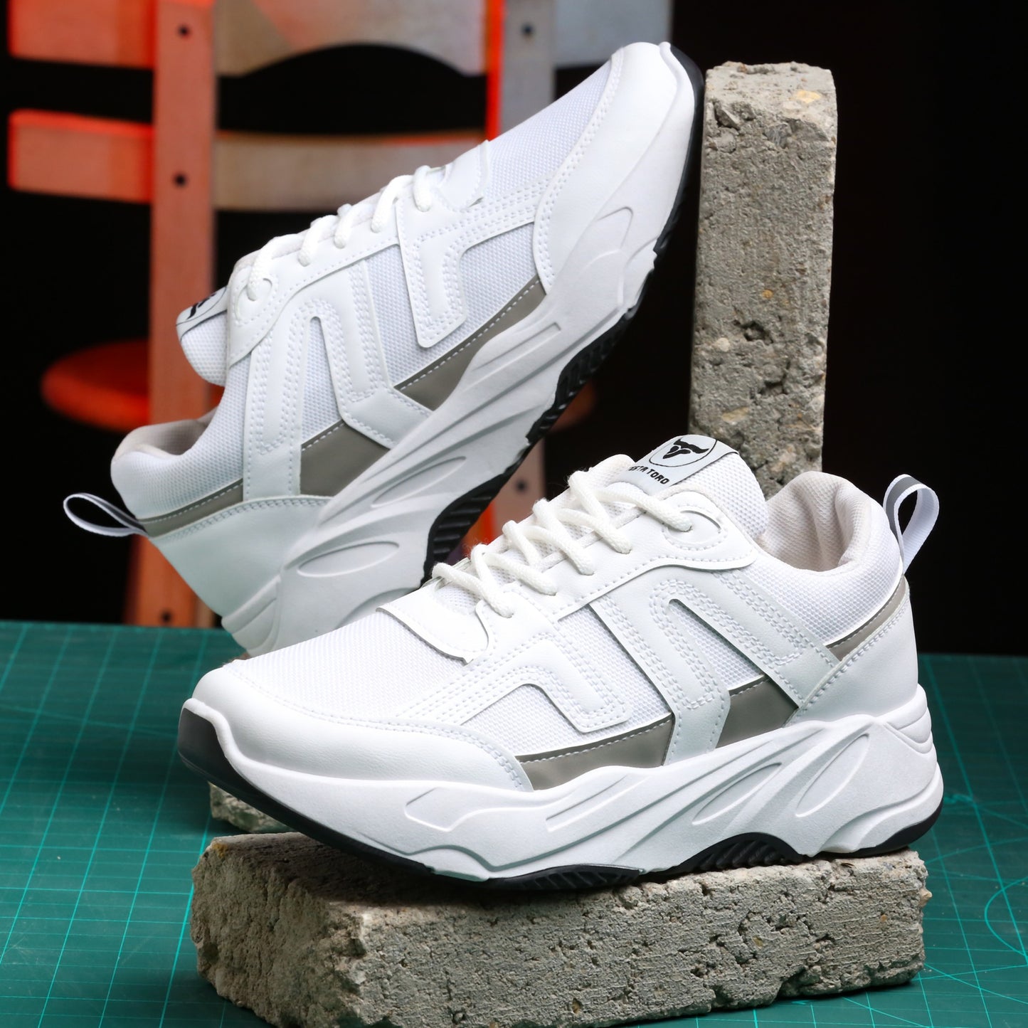 حذاء كاجوال من الفئة الفاخرة بمفهوم جديد للتصميم من تيستا تورو Q1