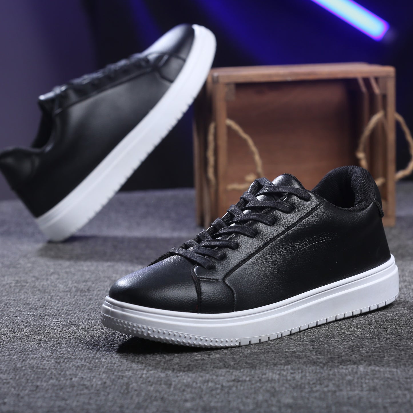 سنيكرز كلاسيك جلد | ستايل بسيط ينفع مع كل اللبس M4