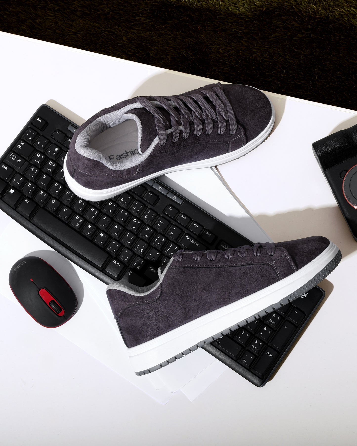 كلاسيك سنيكرز بخامة سويد شمواه الفاخرة سهلة التنظيف M3