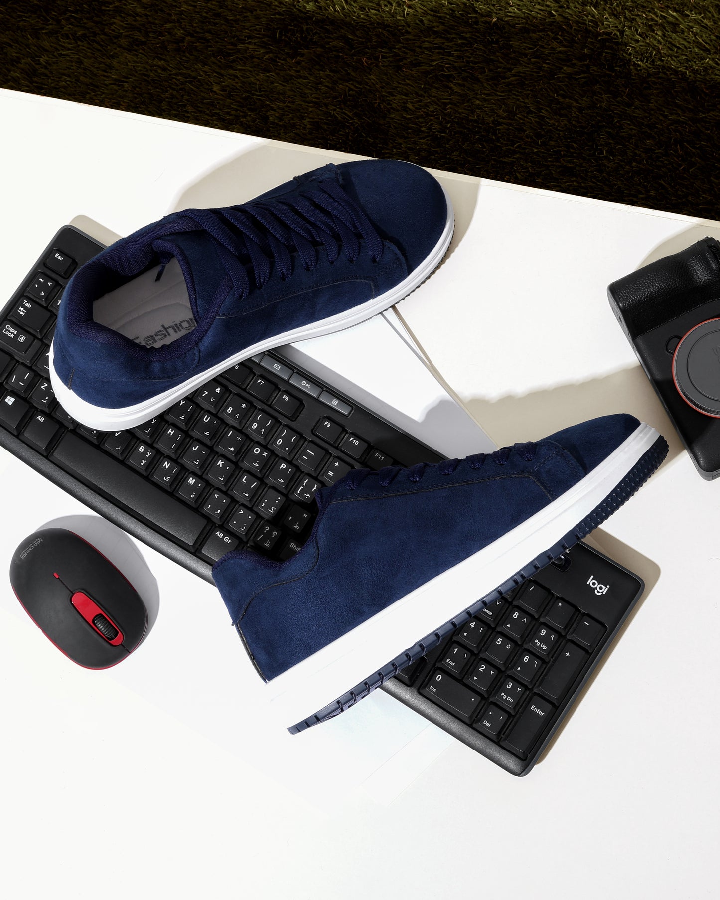 كلاسيك سنيكرز بخامة سويد شمواه الفاخرة سهلة التنظيف M3