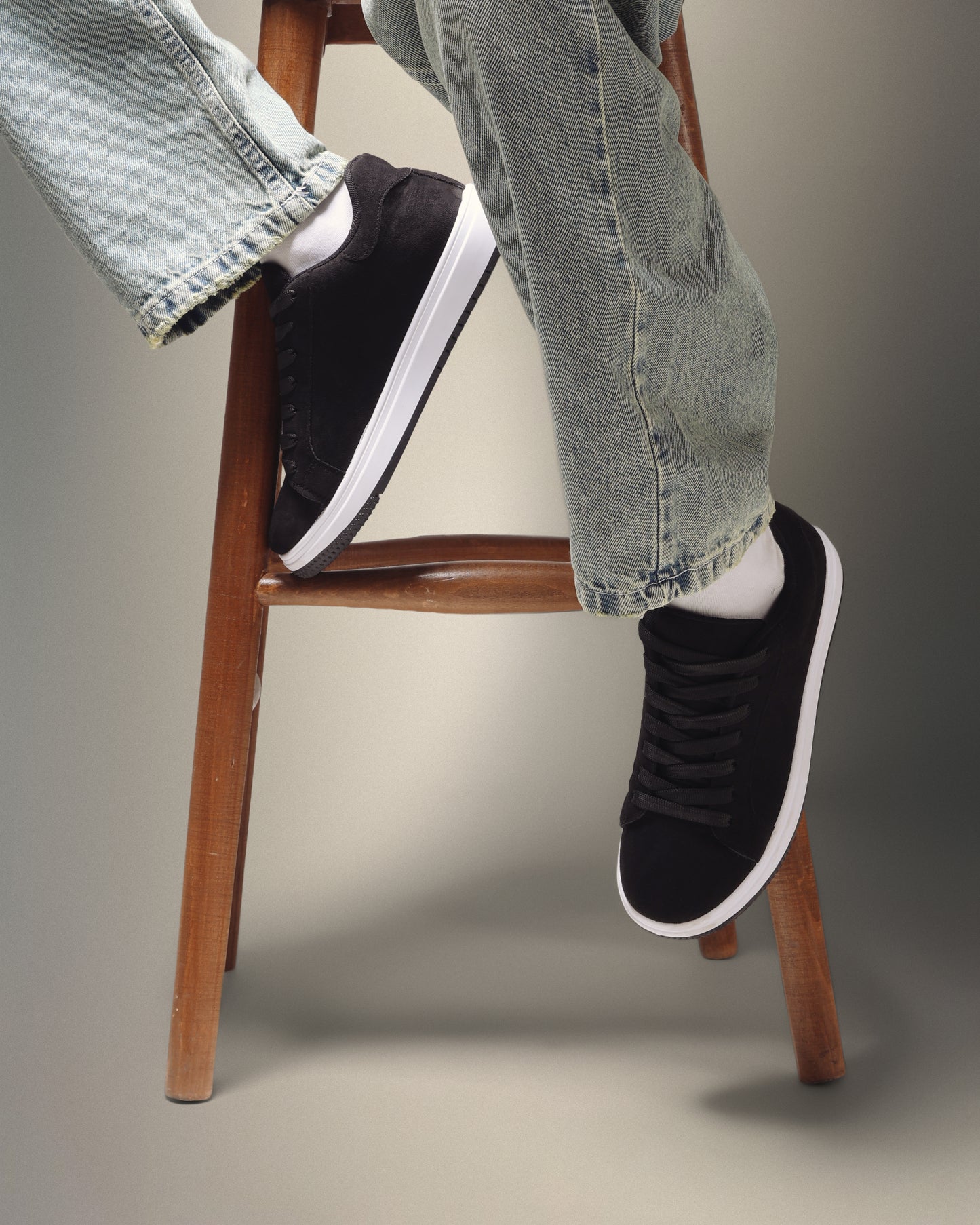 كلاسيك سنيكرز بخامة سويد شمواه الفاخرة سهلة التنظيف M3