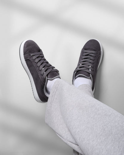 كلاسيك سنيكرز بخامة سويد شمواه الفاخرة سهلة التنظيف M3