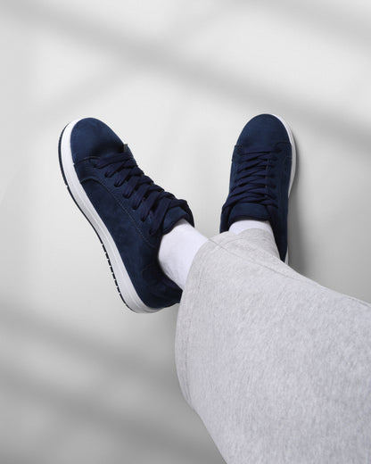 كلاسيك سنيكرز بخامة سويد شمواه الفاخرة سهلة التنظيف M3