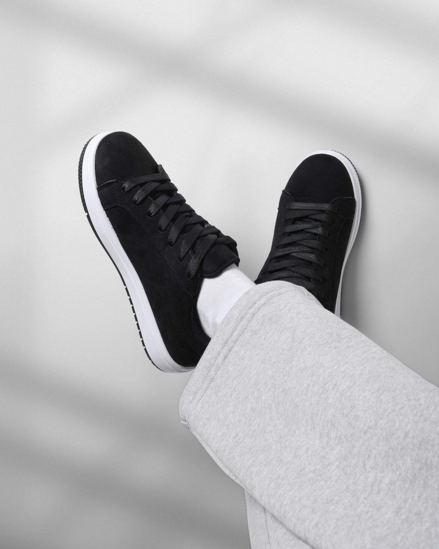 كلاسيك سنيكرز بخامة سويد شمواه الفاخرة سهلة التنظيف M3