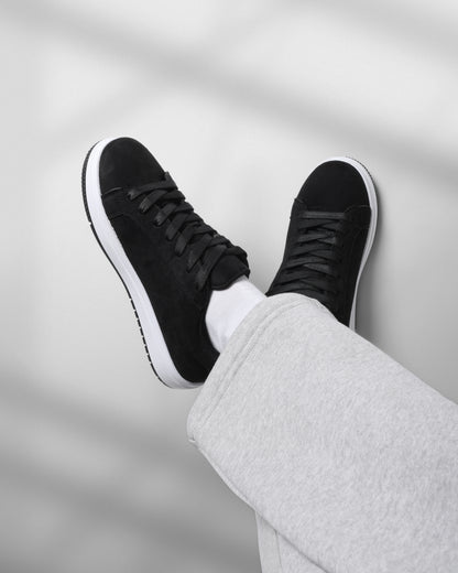 كلاسيك سنيكرز بخامة سويد شمواه الفاخرة سهلة التنظيف M3