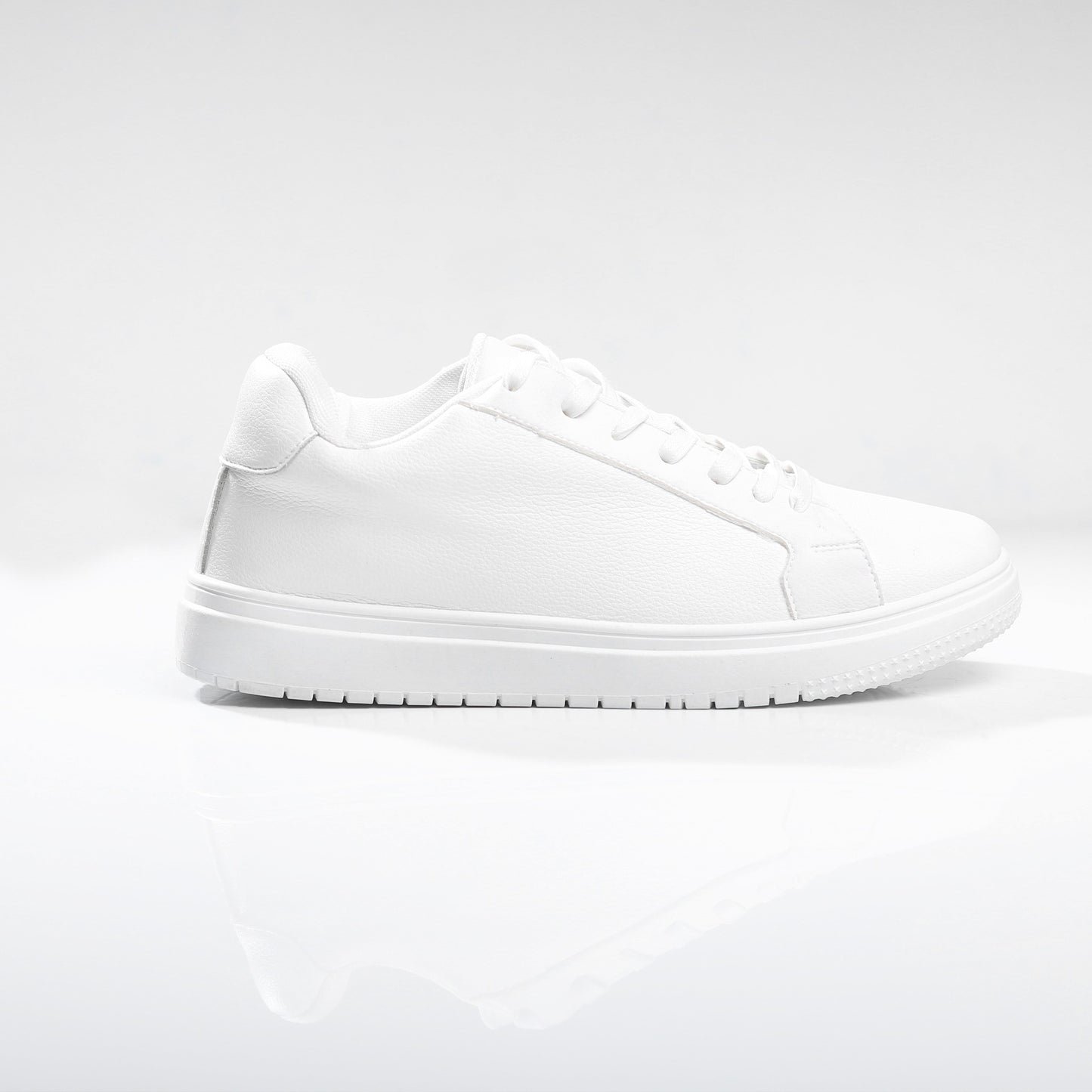 سنيكرز كلاسيك جلد | ستايل بسيط ينفع مع كل اللبس M4