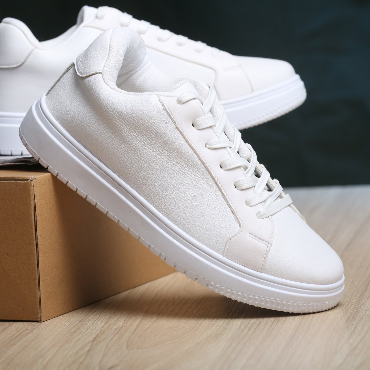 سنيكرز كلاسيك جلد | ستايل بسيط ينفع مع كل اللبس M4