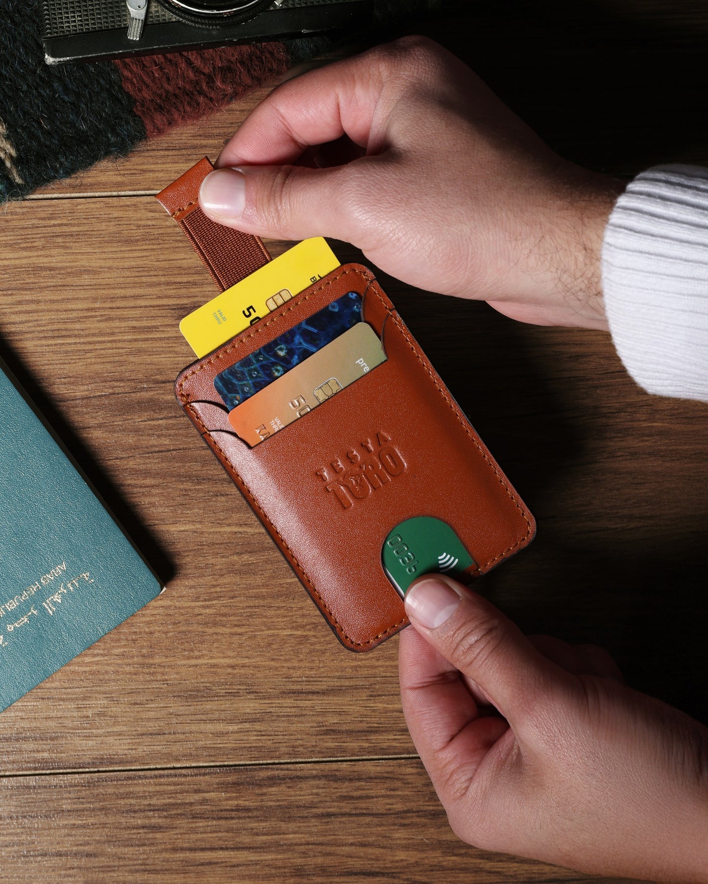 حامل كروت جلد برميم – جيوب متعددة + ميزة السحب السريع W15