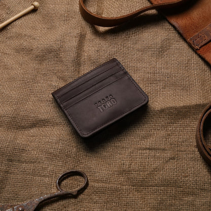 محفظة كروت فخمة بخياطة قوية وشعار محفور – سناب لوك W16