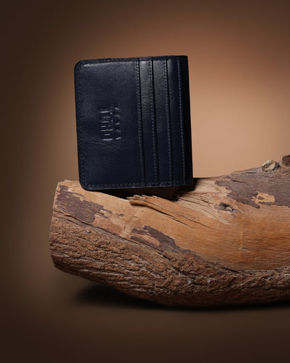 محفظة كروت فخمة بخياطة قوية وشعار محفور – سناب لوك W16