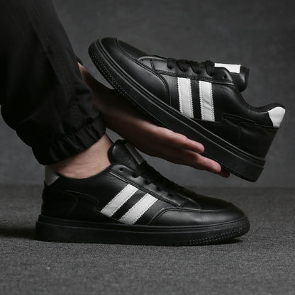 سنيكرز كاجوال ستريت جلد صناعي بريميوم – أسود/أبيض M5