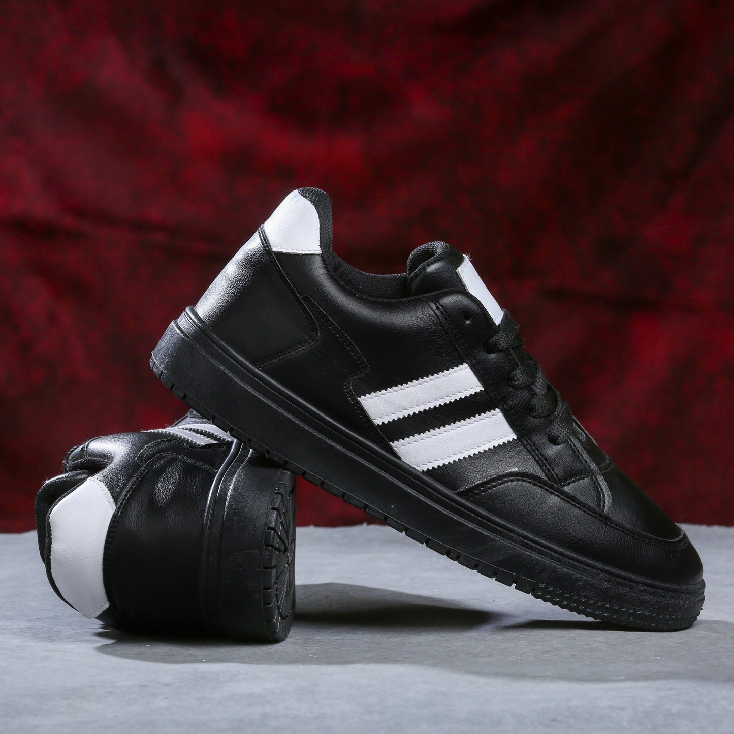 سنيكرز كاجوال ستريت جلد صناعي بريميوم – أسود/أبيض M5