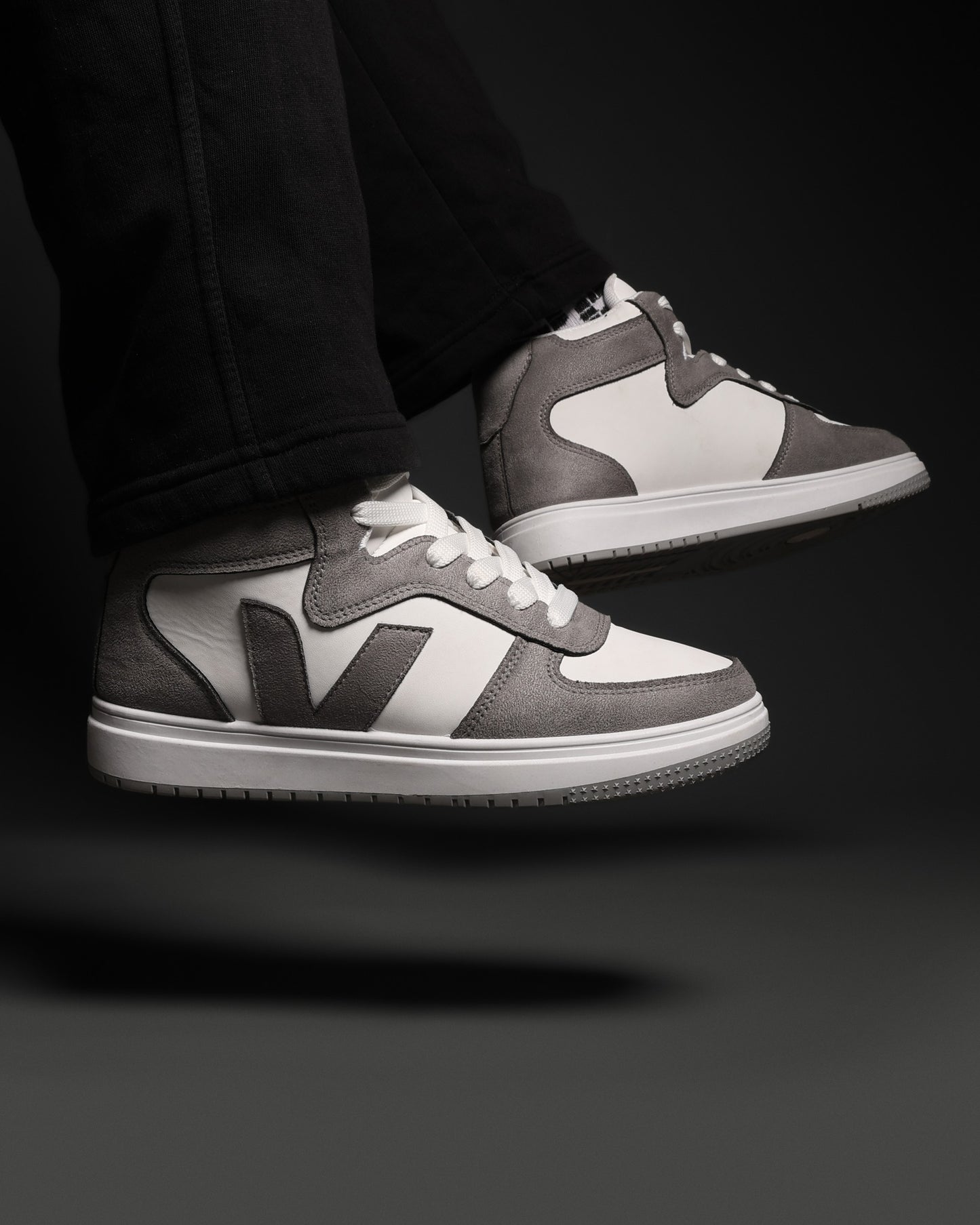 هاف كاجوال جلدي مع تطعميات جلد سويد ولمسات فخمة M6