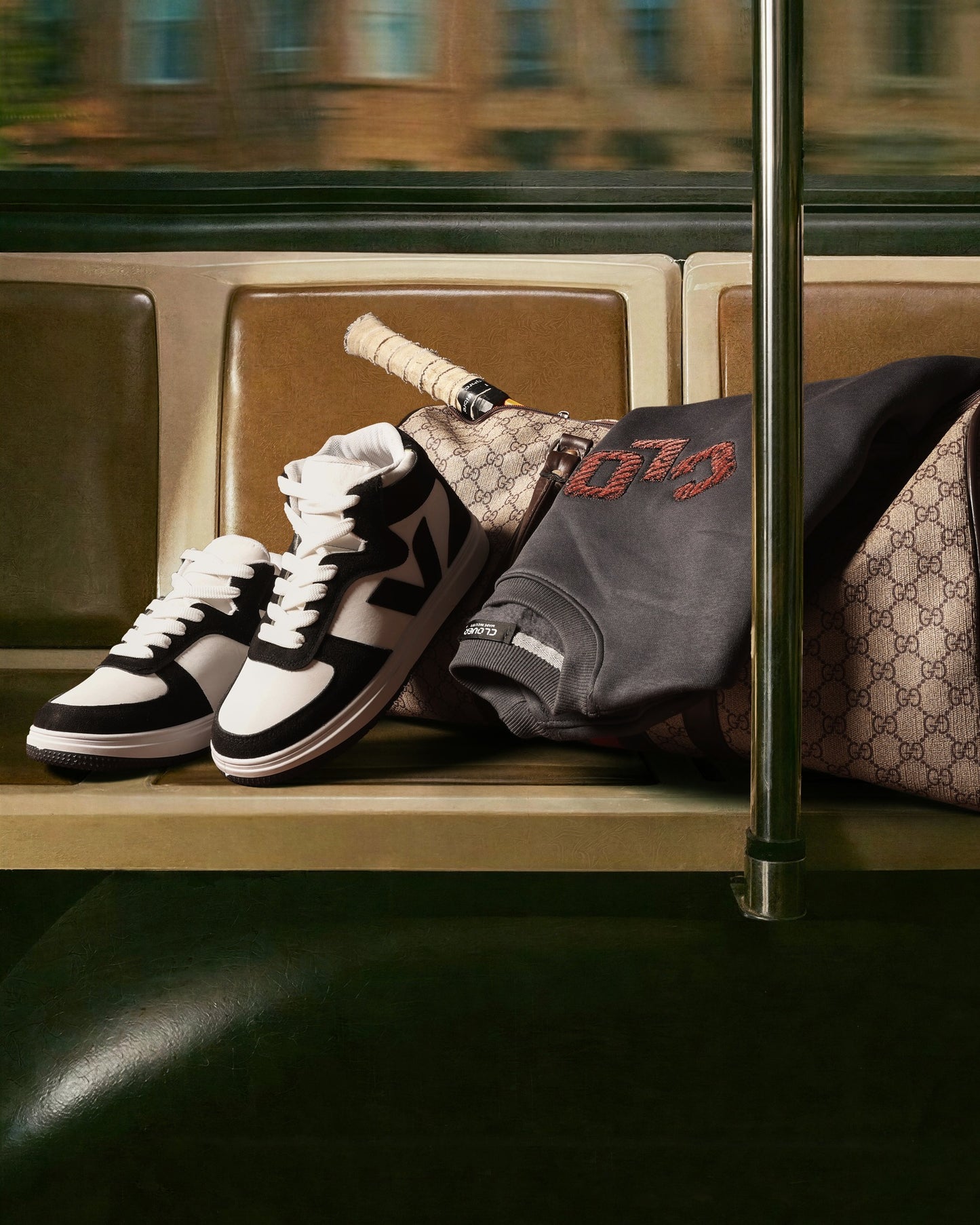 هاف كاجوال جلدي مع تطعميات جلد سويد ولمسات فخمة M6