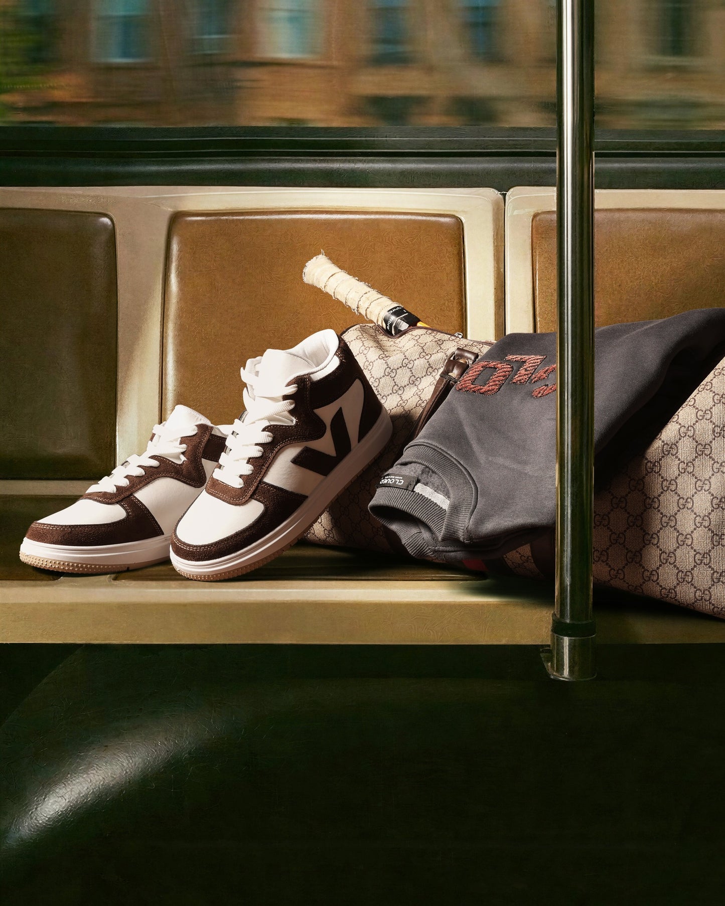 هاف كاجوال جلدي مع تطعميات جلد سويد ولمسات فخمة M6