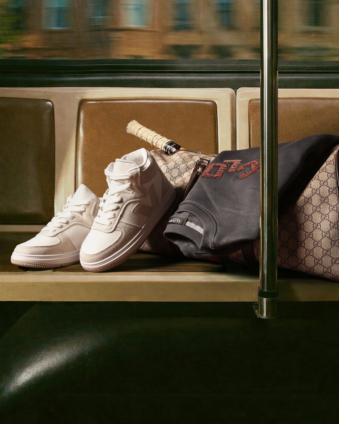 هاف كاجوال جلدي مع تطعميات جلد سويد ولمسات فخمة M6