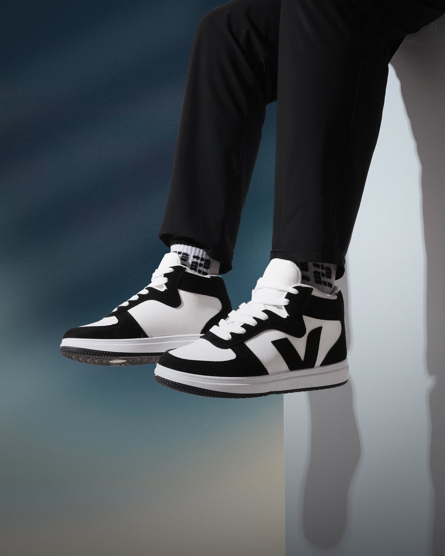 هاف كاجوال جلدي مع تطعميات جلد سويد ولمسات فخمة M6