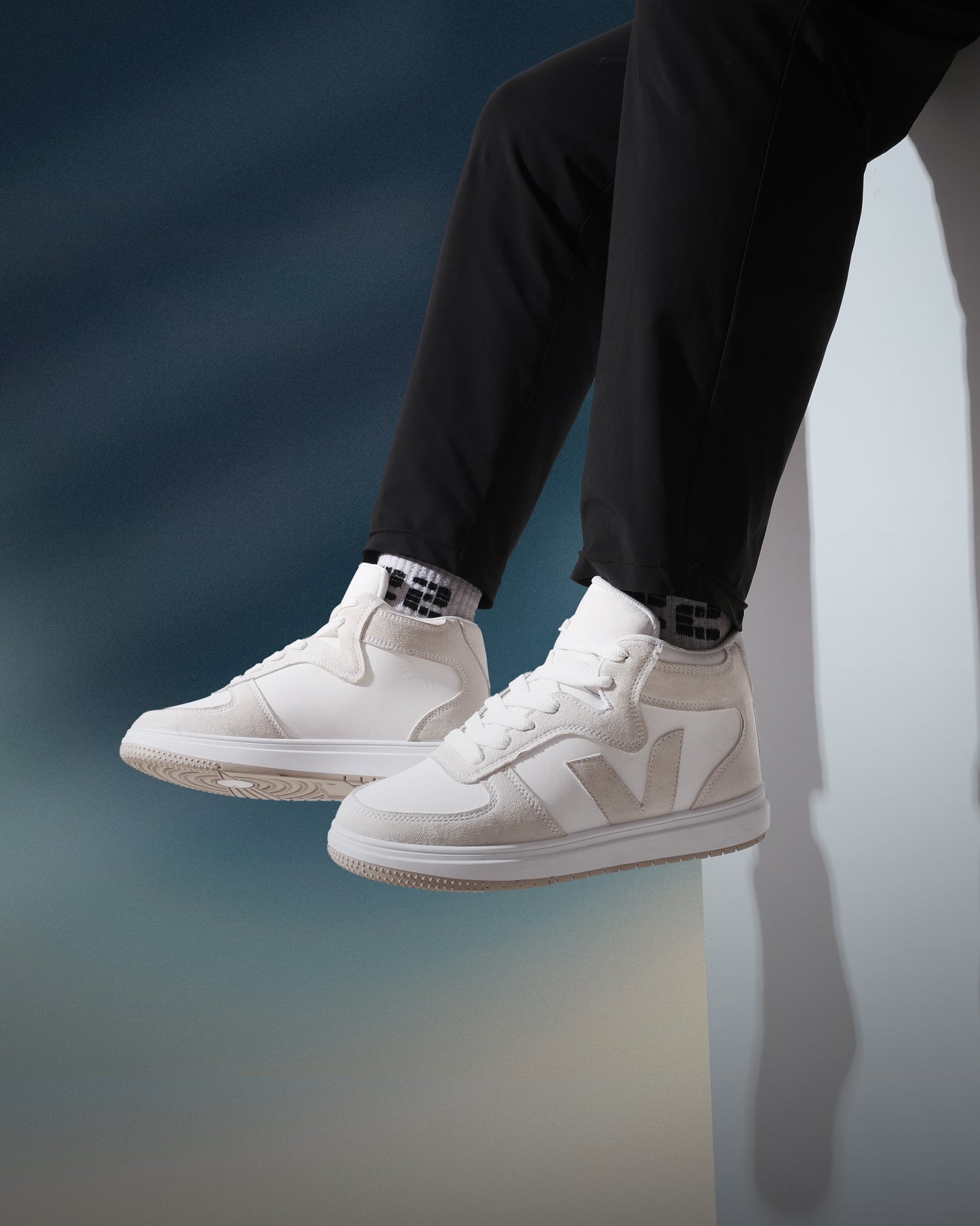 هاف كاجوال جلدي مع تطعميات جلد سويد ولمسات فخمة M6